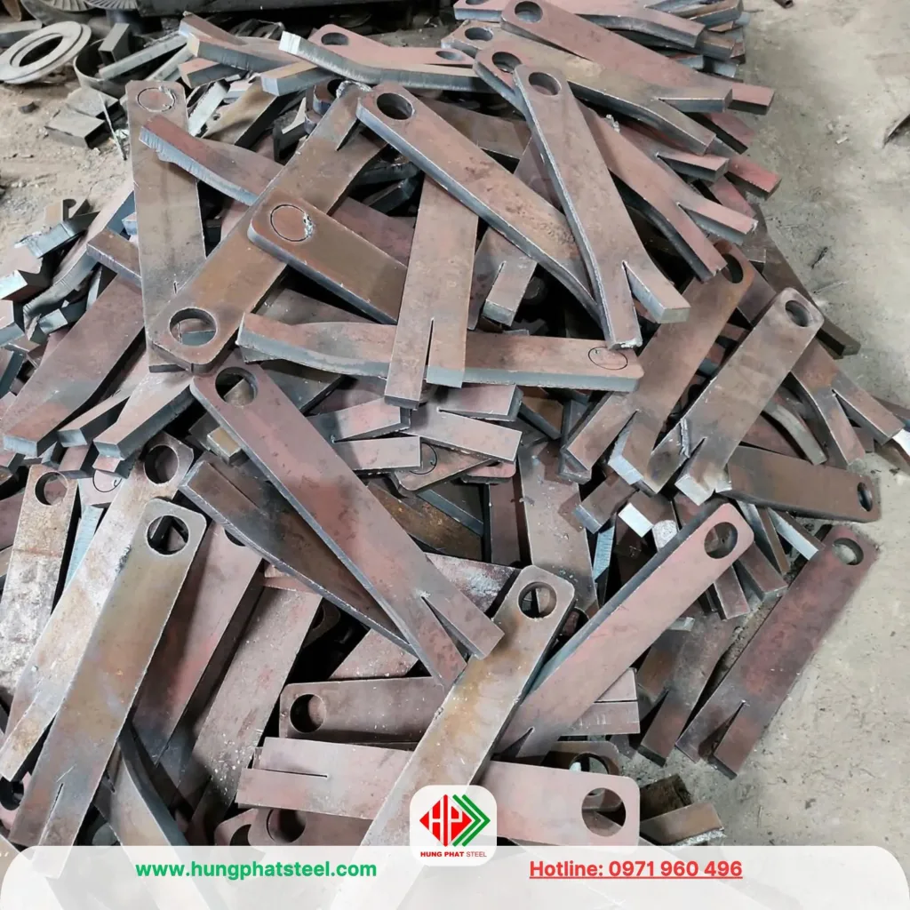 bản đuôi cá nối dải phân cách