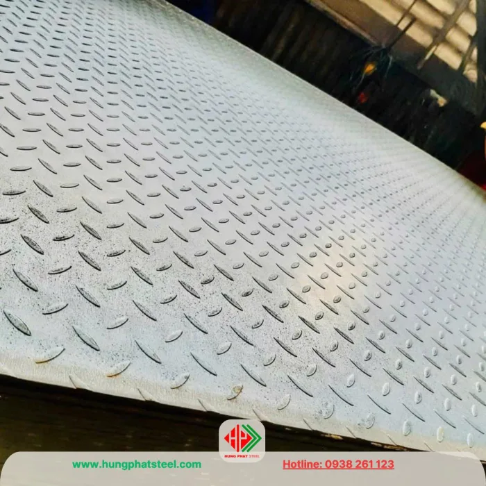 Thép tấm gân 4ly (dày 4mm)