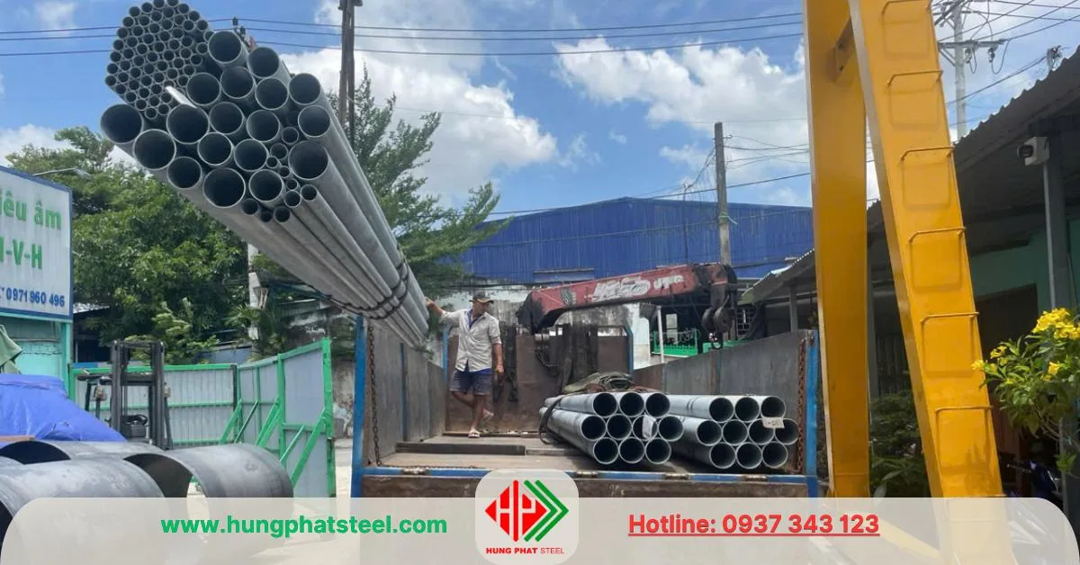 Ống thép mạ kẽm Việt Đức lên đường xuất kho