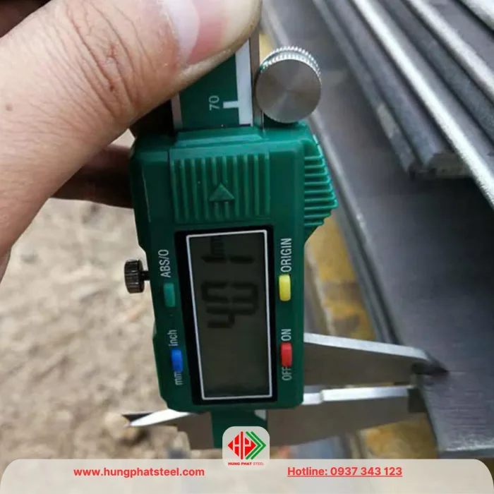 Liên hệ ngay: CÔNG TY CỔ PHẦN THÉP HÙNG PHÁT • Kinh doanh 1 – 0938 437 123 – Ms Trâm • Kinh doanh 2- 0938 261 123 – Ms Mừng • Kinh doanh 3 – 0909 938 123 – Ms Ly • Kinh doanh 4 – 0937 343 123 – Ms Nha • Hotline Hà Nội: 0933 710 789 • Tư vấn khách hàng 1 - 0971 887 888 • Tư vấn khách hàng 2 - 0971 960 496 Trụ sở : H62 Khu Dân Cư Thới An, Đường Lê Thị Riêng, P.Thới An, TPHCM Kho hàng: số 1769/55 Đường QL1A, P.Tân Thới Hiệp, TPHCM Thép tấm 4ly (sắt tấm 4mm)