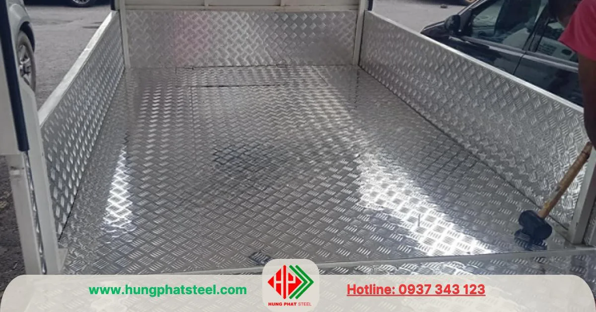 Tấm INOX Lót Sàn Xe, Thùng Xe Nên Dùng Loại Nào?