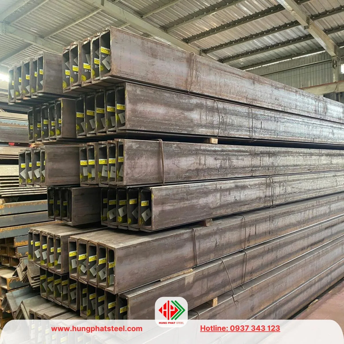 Thép hình U300 đen cán nóng hàng nhập khẩu