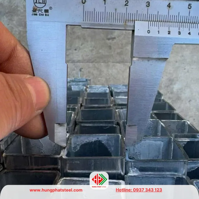 Thép hộp mạ kẽm 30x30 (Sắt hộp kẽm)
