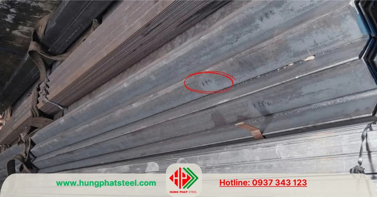 Logo AKS dập nổi trên thân thép V130 An Khánh