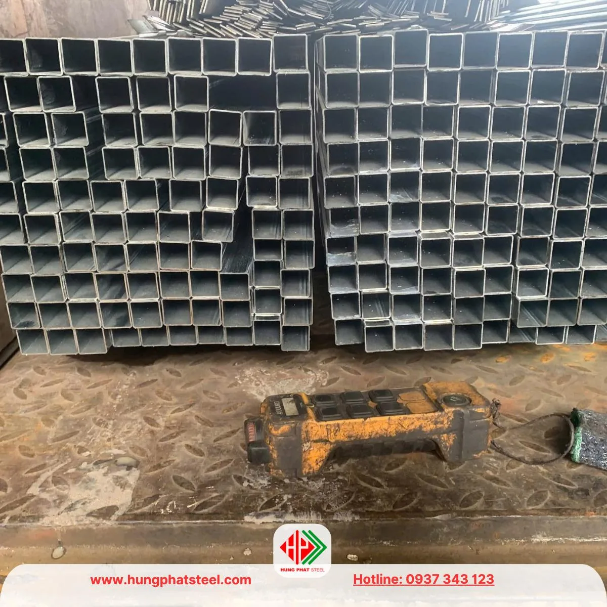 Thép hộp mạ kẽm 25x25 Hòa Phát