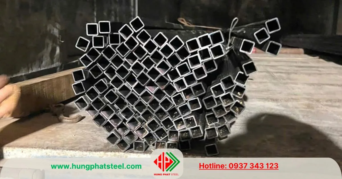 Thép hộp vuông đen 20x20 Hòa Phát.