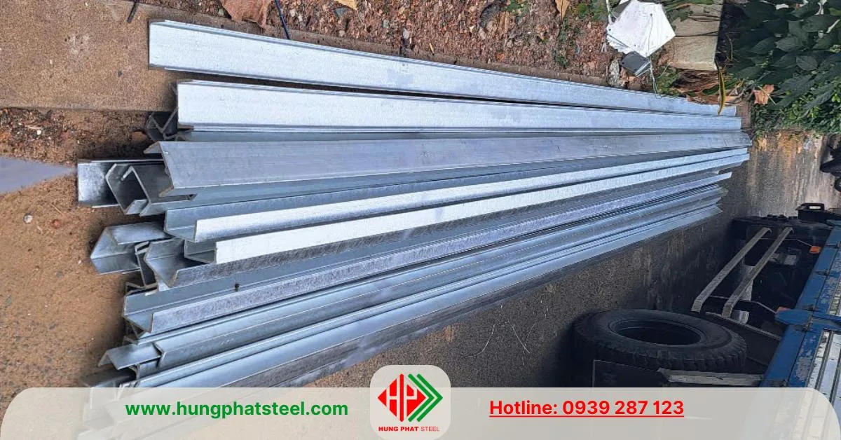 Thép hình U mạ kẽm nhúng nóng