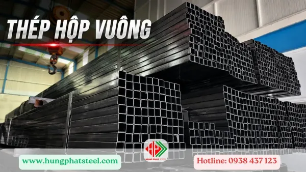 Các bó thép hộp vuông đang được lưu trữ tại kho của Thép Hùng Phát.