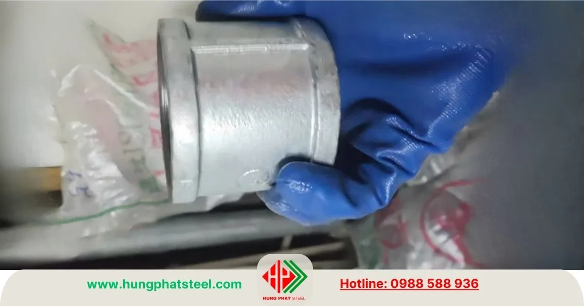 Măng sông ren mạ kẽm DN65