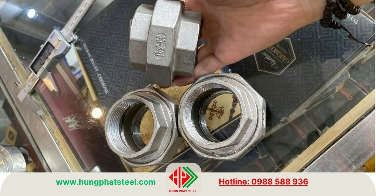 Rắc Co INOX DN40 (D49)
